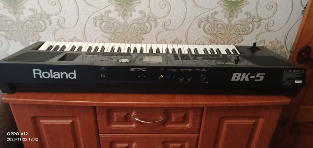 Продам синтезатор Roland bk 5