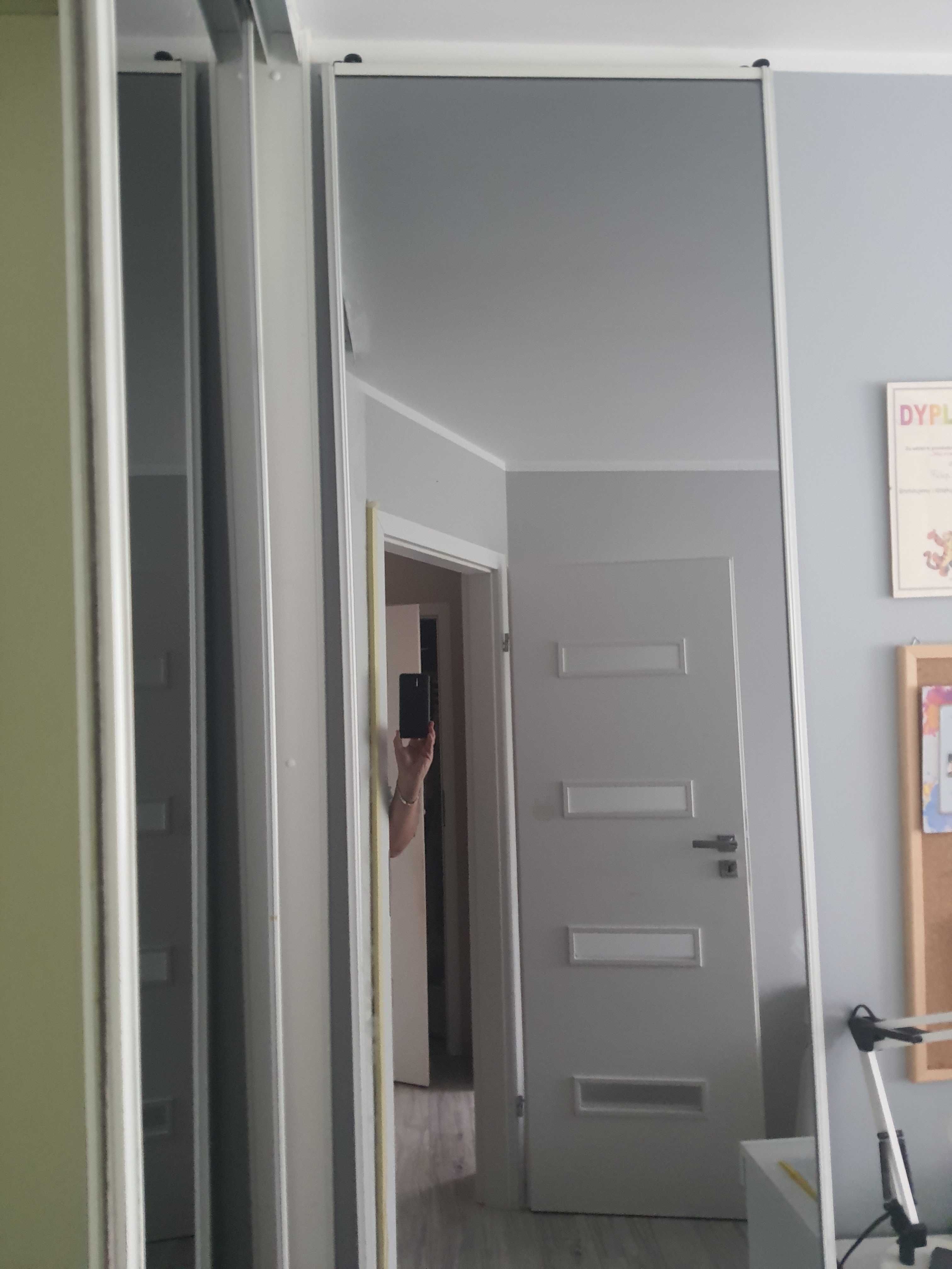 Drzwi szafy z lustrem