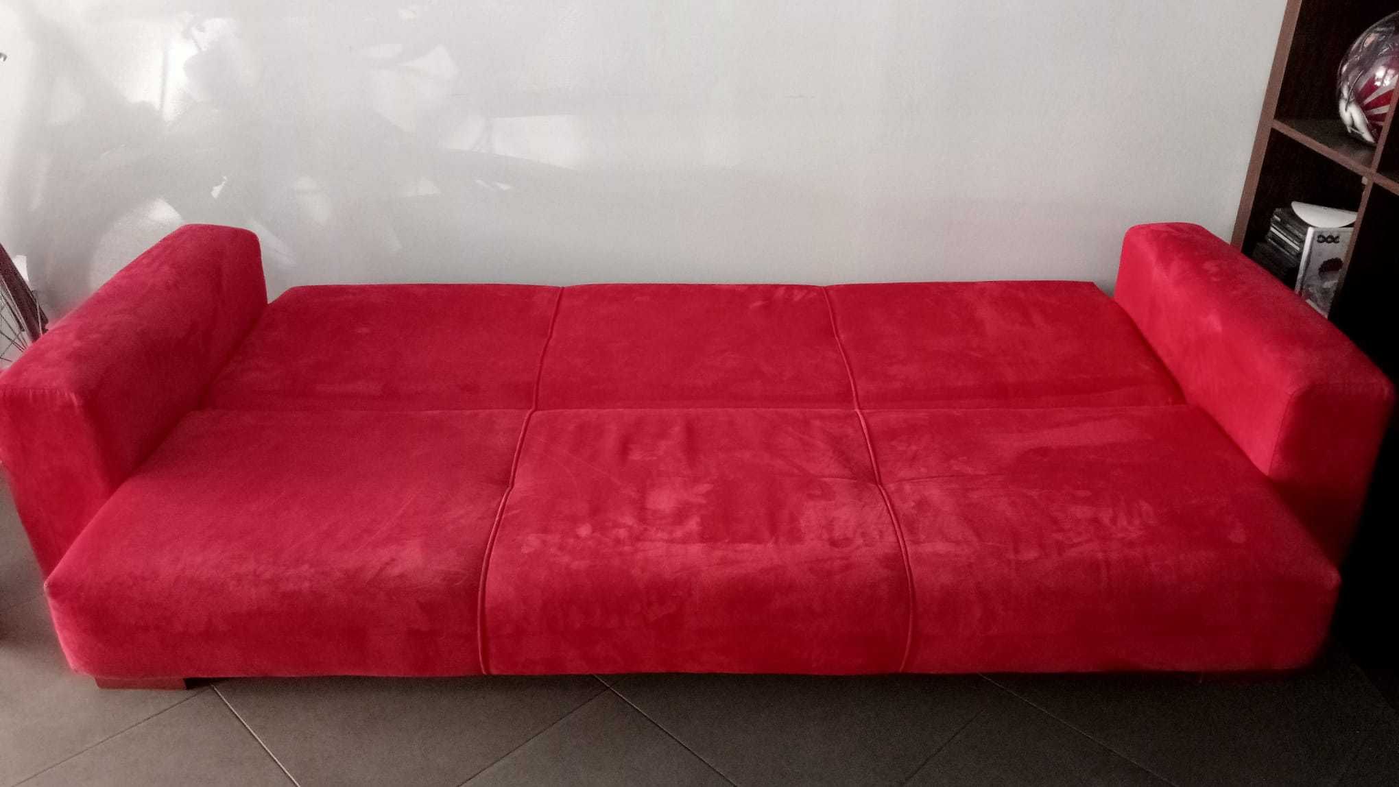 Sofá / Cama em Veludo Vermelho