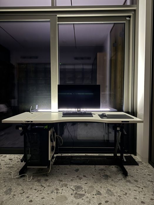 Стіл комп'ютерний регульований