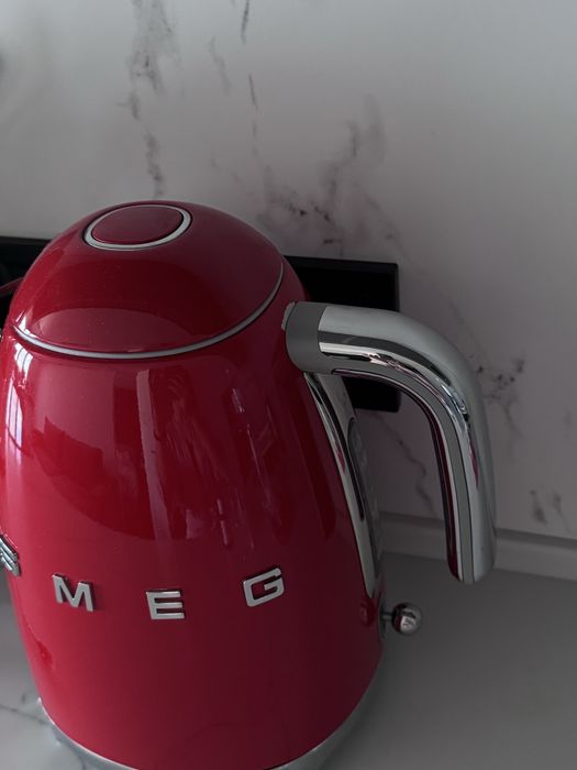 Прдам чайник SMEG