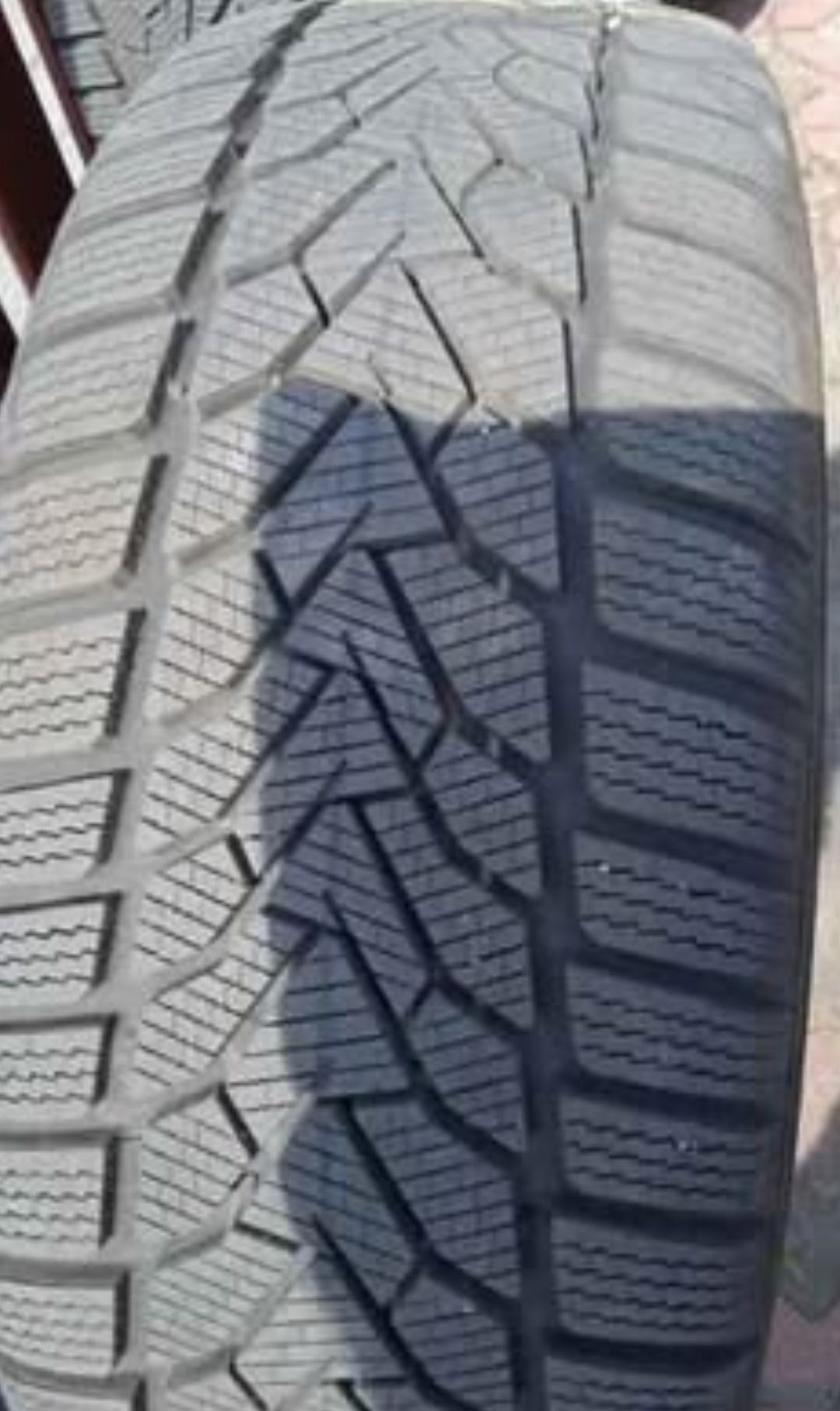 Opony zimowe z felgami  4 sztuki do Mercedesa 225/45 R 17 rozsta