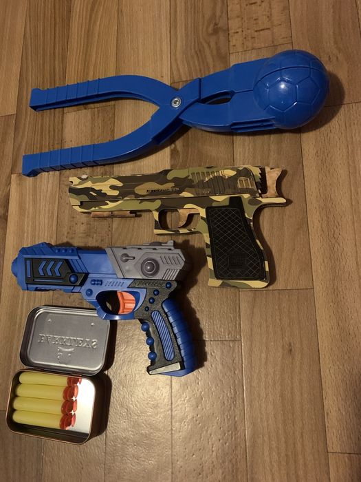 Іграшки пістолети, сніжколеп