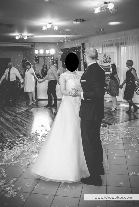 Koronkowa suknia ślubna