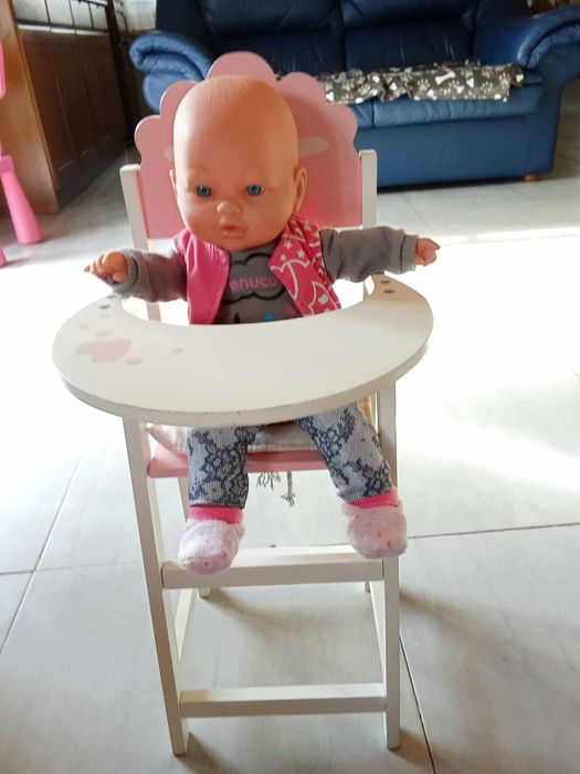 cadeira papa e boneco