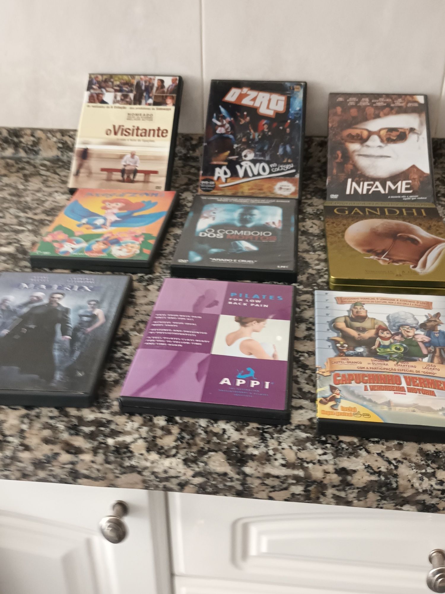 Vendo 9 DVD estado impecável  por 35euros