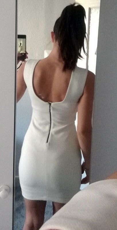 Biała, obcisła, elegancka krótka sukienka. Bodycon, mini, sexy