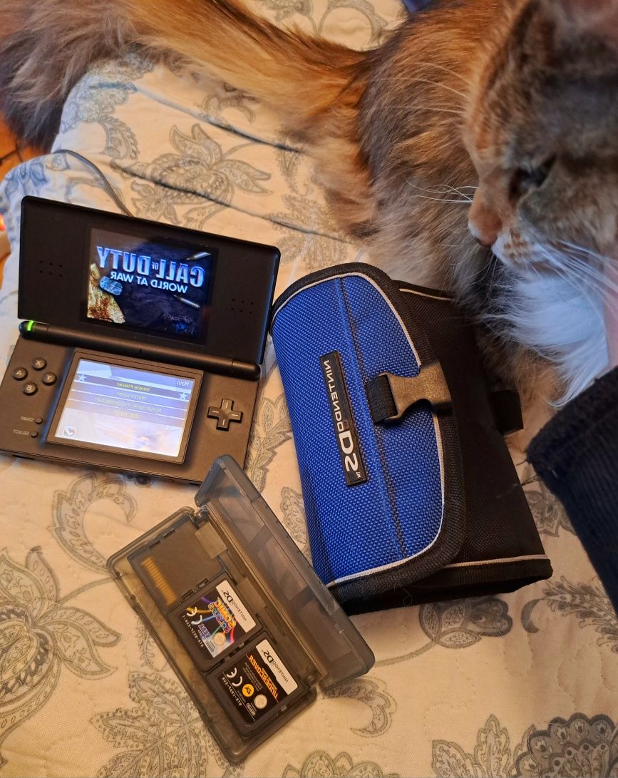 Nintendo DS Lite konsola komplet 6 gier w etui, pokrowiec, 2 rysiki