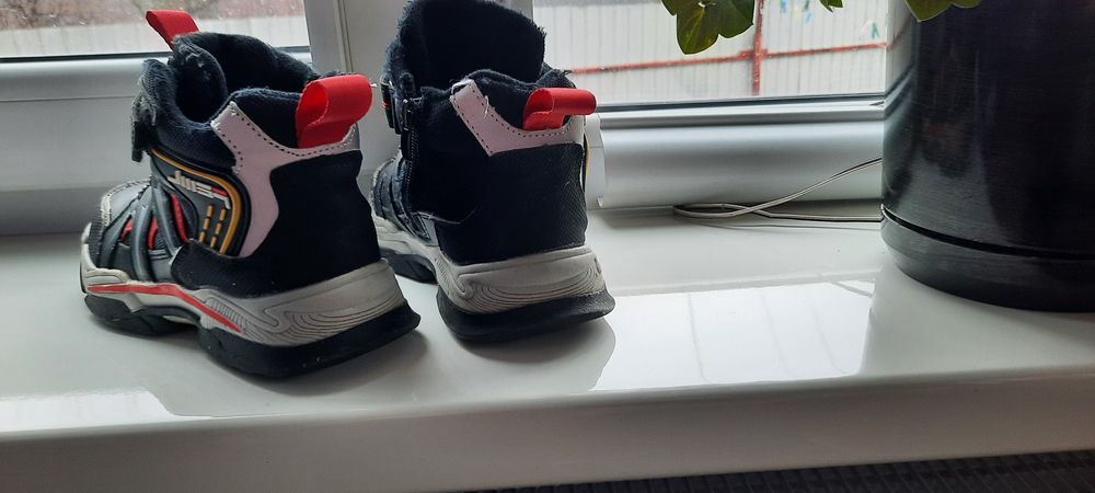 Продам ботинки на мальчика