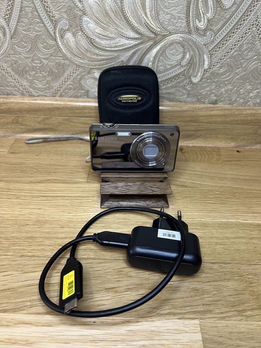 Цифровий фотоапарат Samsung ST700