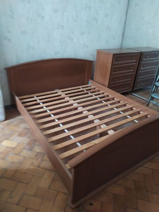 Продам мебель для спальни кровать, 2 тумбочки