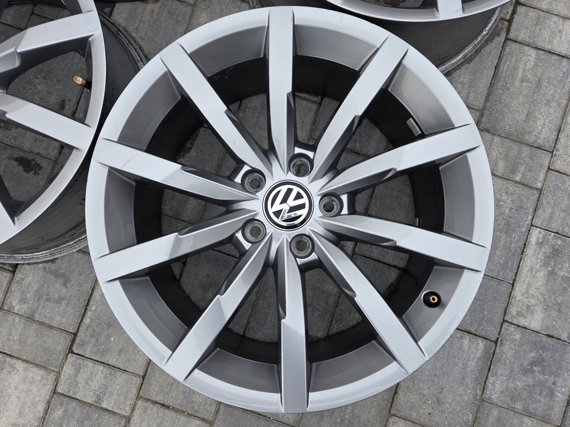 Super Felgi VW 18 5x112 Monterey R line Passat B8 Grafity Arteon