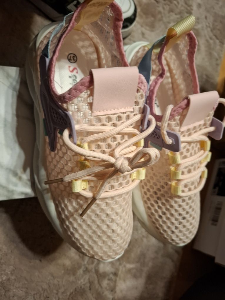 Przewiewne buty sportowe na lato rozm 37
