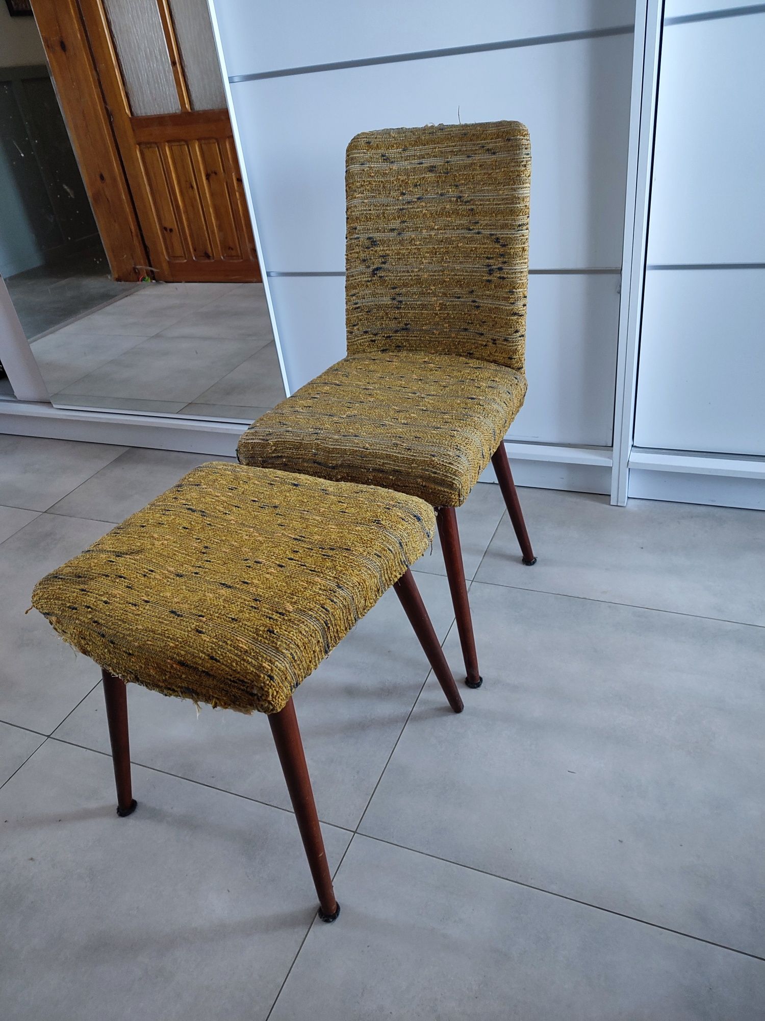 Krzesło patyczak z podnóżkiem, lata 60 TYP A 6150, New Look