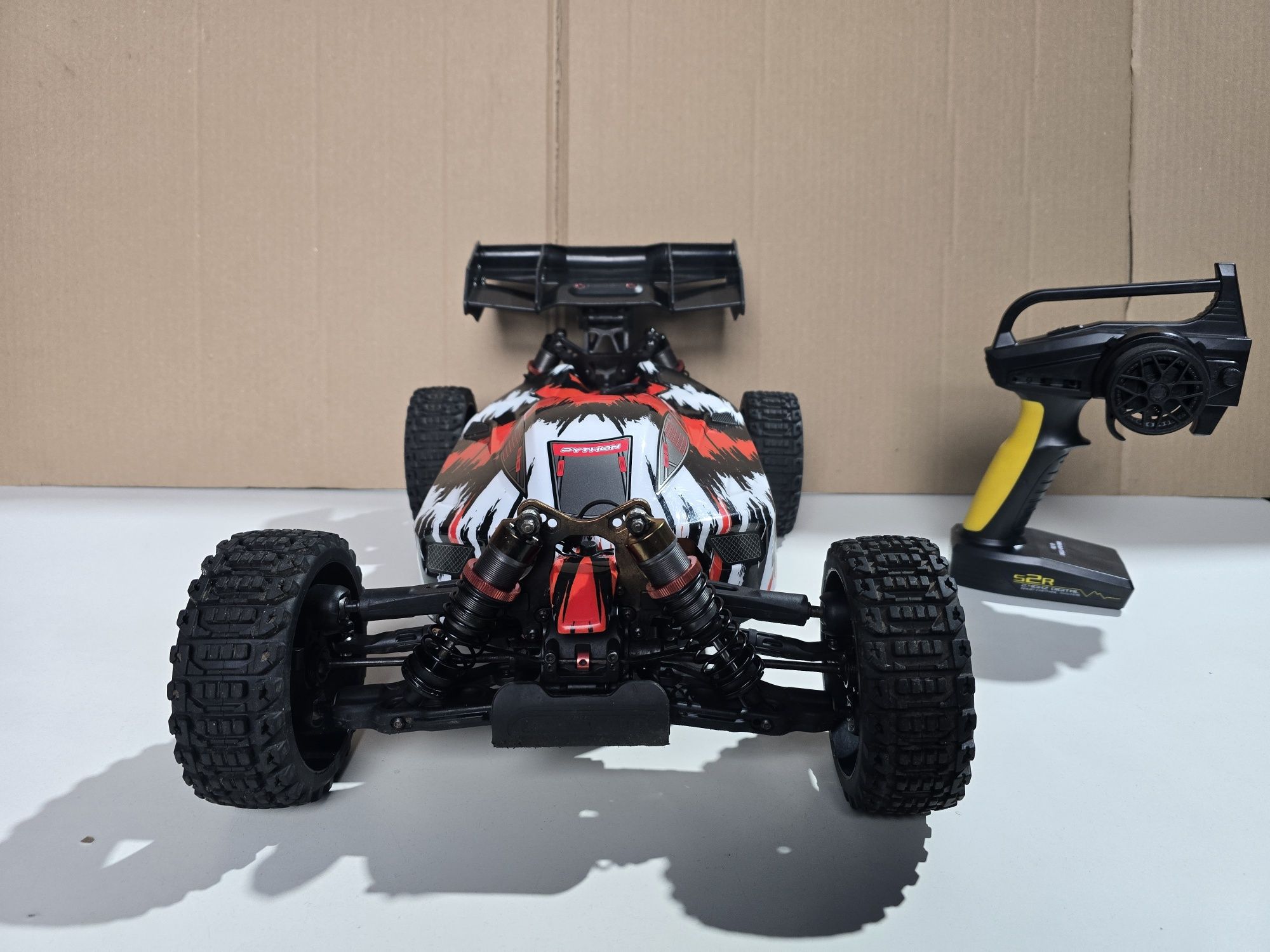 Model RC buggy team corally 1:8 6s