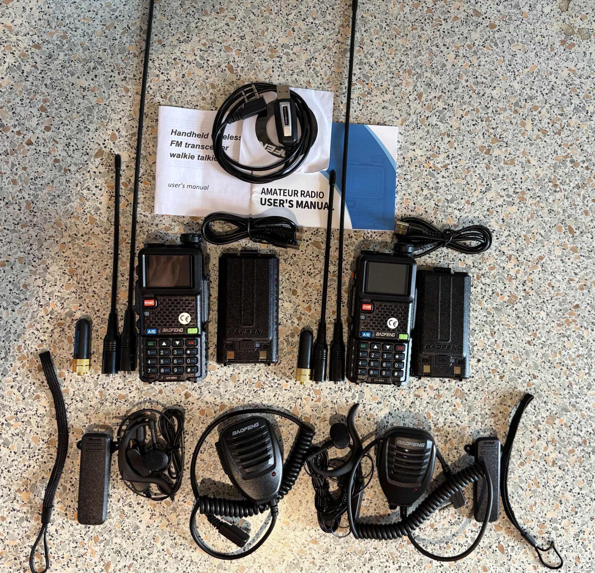 Комплект из 2 раций Baofeng UV-5RH с 6 антеннами, тангентами и гарниту