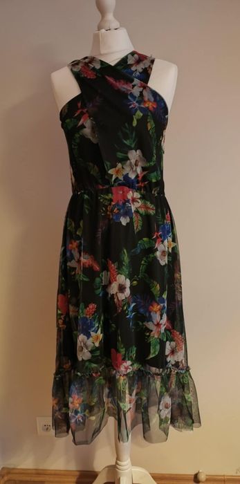 Sukienka czarna print kwiaty Mohito rozm M