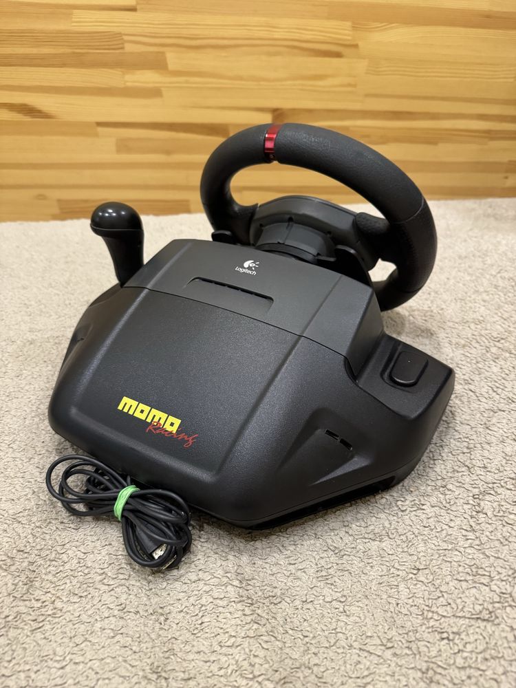 Хороший стан. Ігрове кермо logitech momo racing 270 градусів