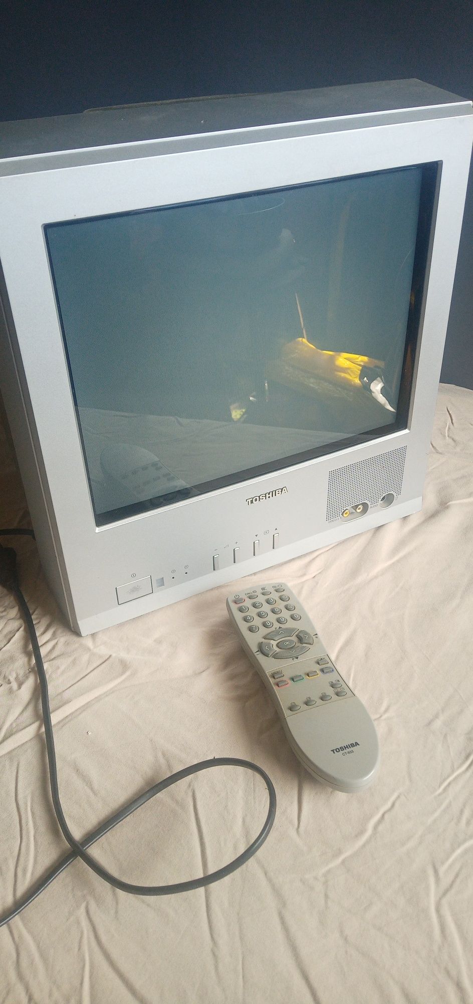 Televisão Toshiba com comando