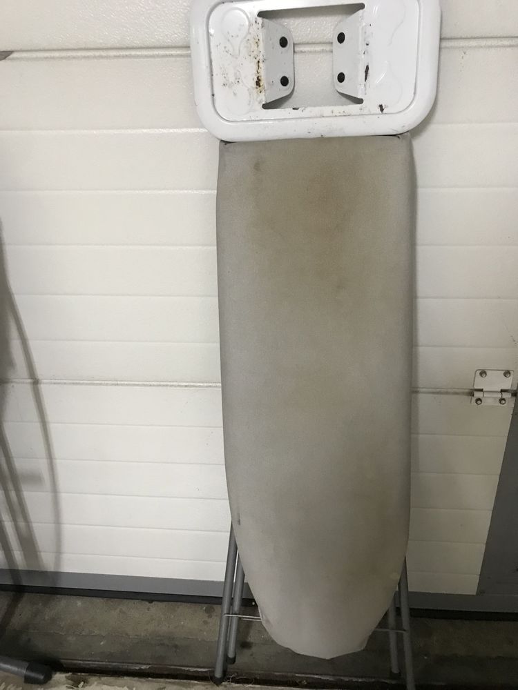 2 Tábuas de passar a ferro com capa 6€ cada