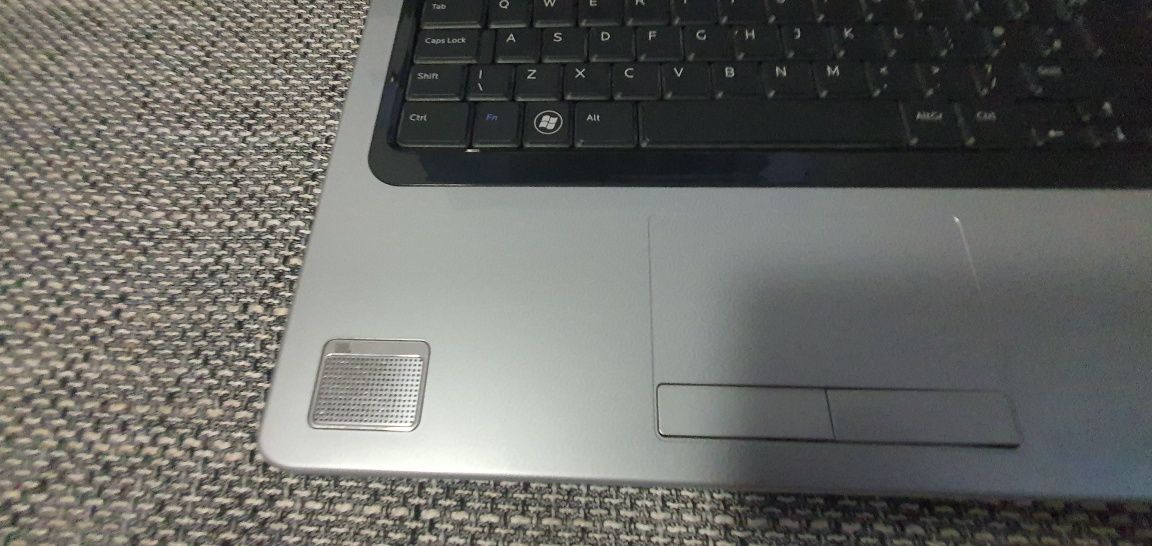 Dell studio 1749 Intel i5 4GB RAM SSD 250GB