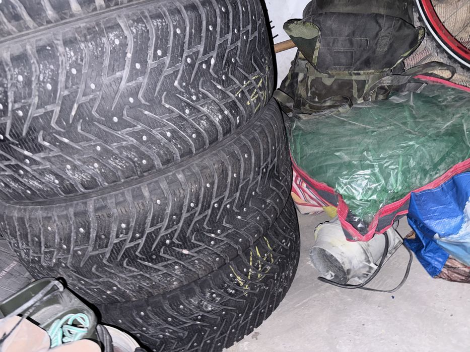 Nokian  khakapelita  275.55.20 шиповка 70%