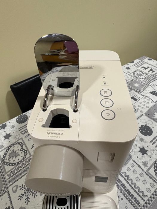 Maquina nespresso lattissima one