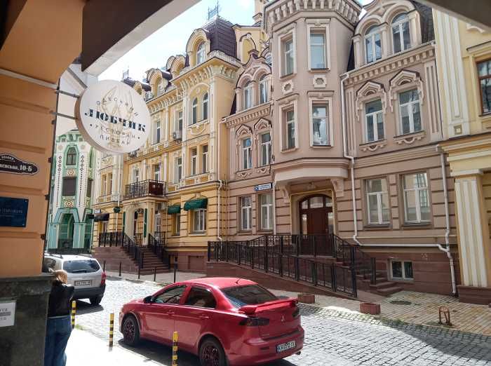 Продається окремий будинок на Воздвиженській-Поділ
