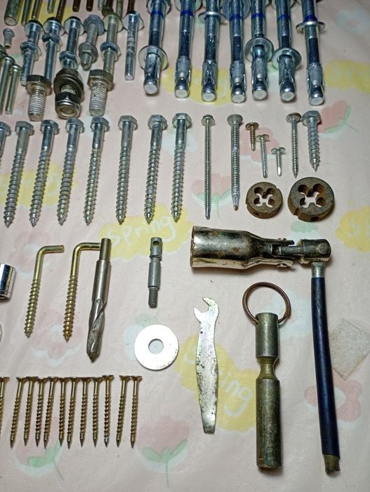 Лот крепежных изделий (б/у)