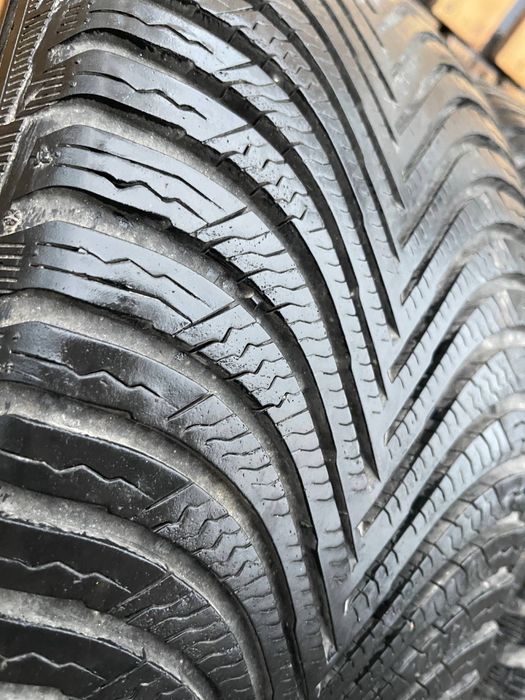 Шини б/у 215/55 r17 Michelin Alpin 5  (стан нових)