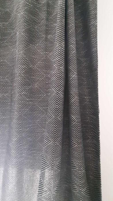 Cortinados pretos e brancos