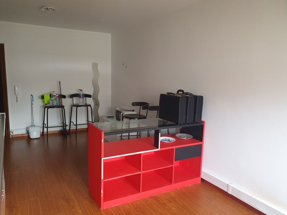 Escritório centro do Porto (frente a Faculdade de Direito)