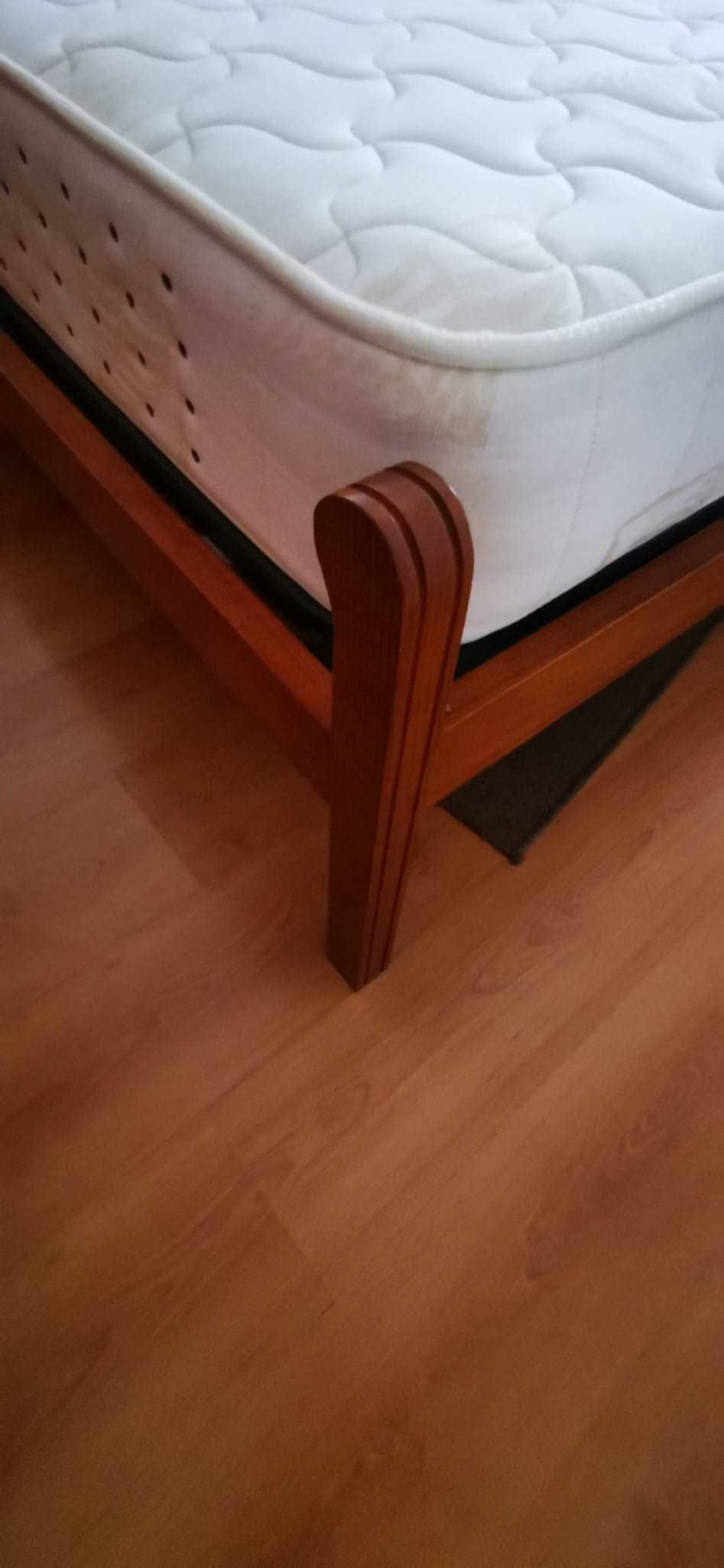 Quarto de Casal em Cerejeira Como Novo