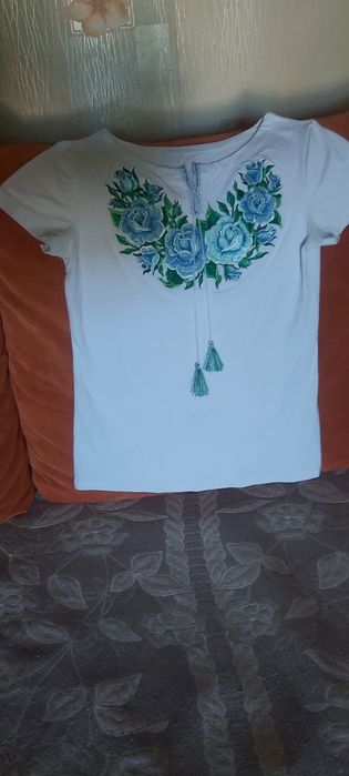 Продам вышиванку на девочку.