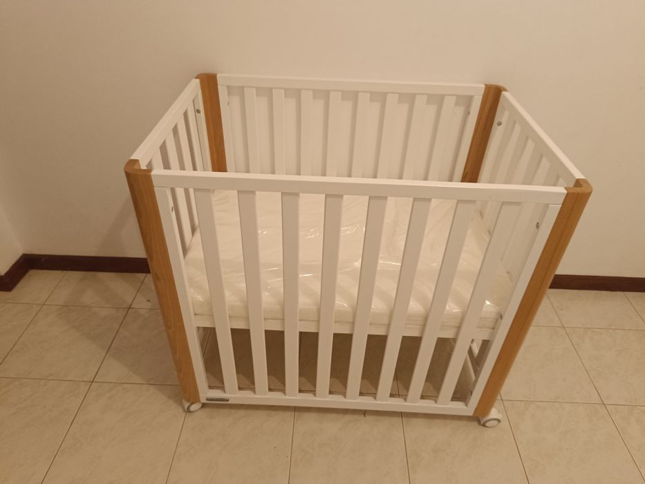 Um berço de madeira