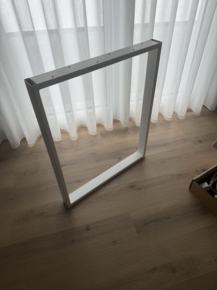 Pé para mesa/secretária em metal - branco metalizado