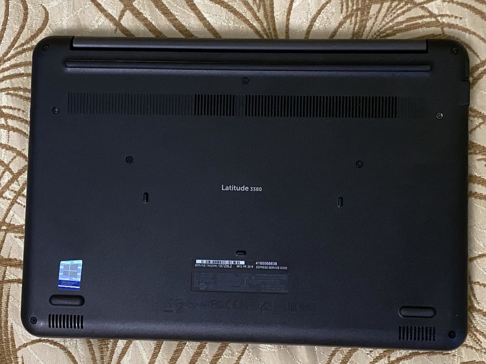 Dell Latitude 3380 13,3"HD i3/8/120-новий ssd