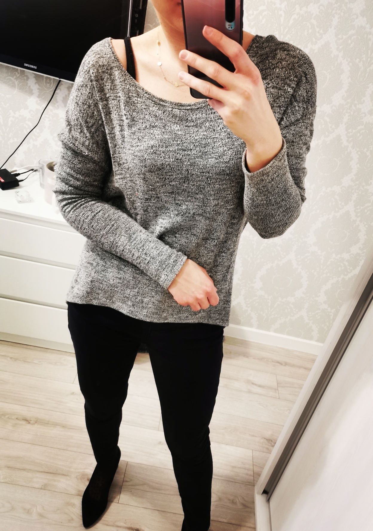 Luźny sweter z przedłużanym tyłem M/L