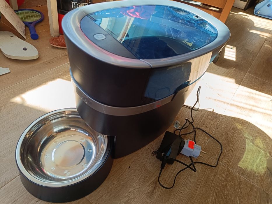 Petsafe automat do karmienia małych i średnich zwierząt.