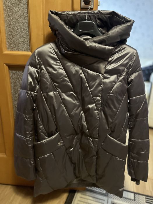 Жіноча демісезонна куртка розміру М, стан нової