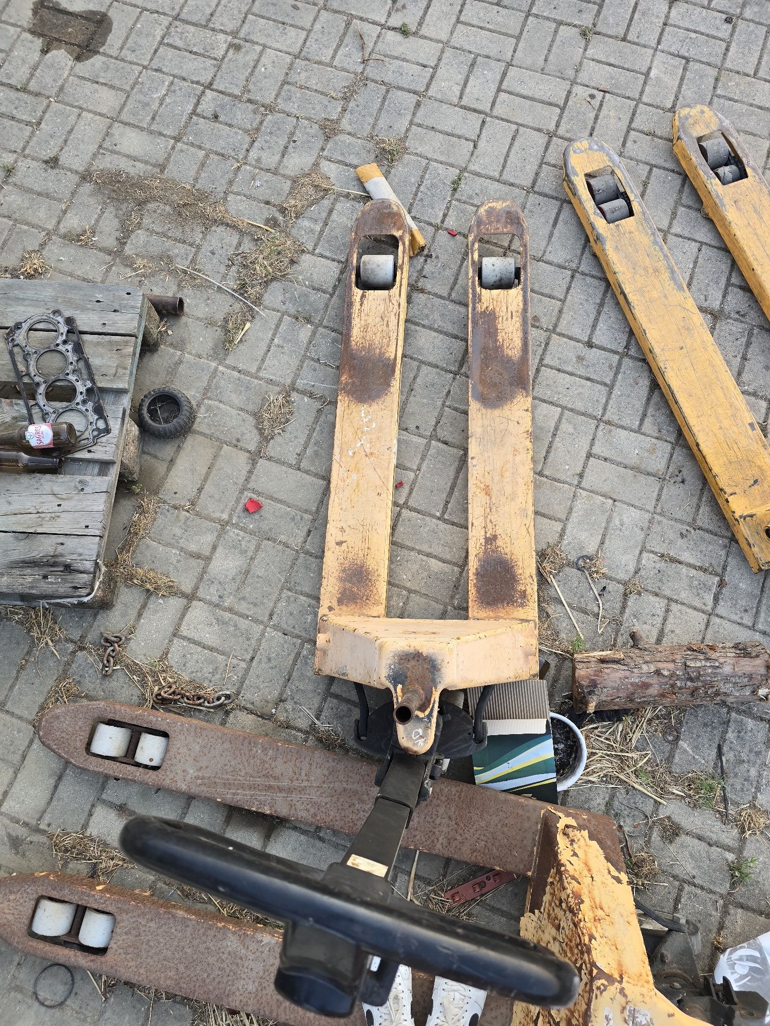 Porta paletes usado funciona bem