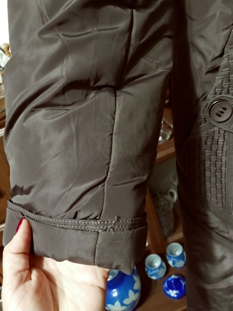 Продаємо жіночу зимову куртку