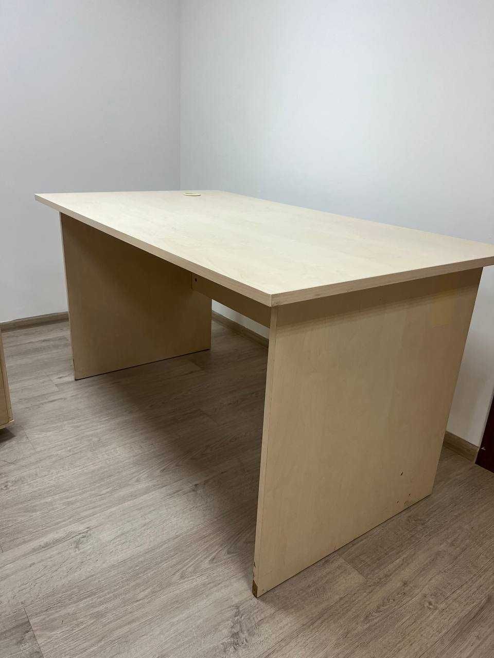 Продам стол для офиса стол. Стіл для офісу бу.