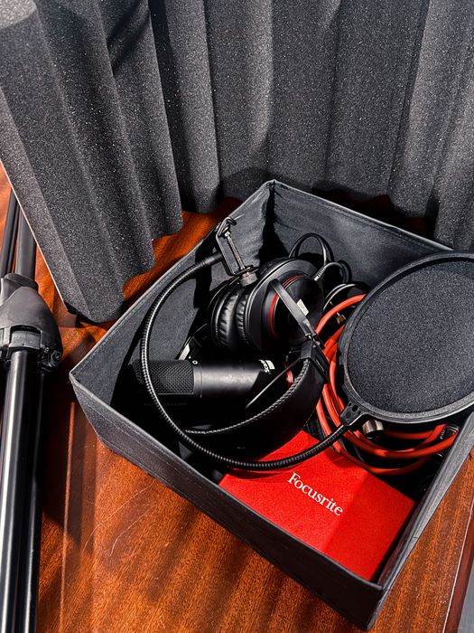 Conjunto Scarlet Focusrite Studio