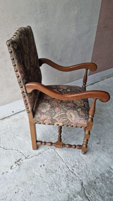 Fotel dębowy tapicerowany do biurka