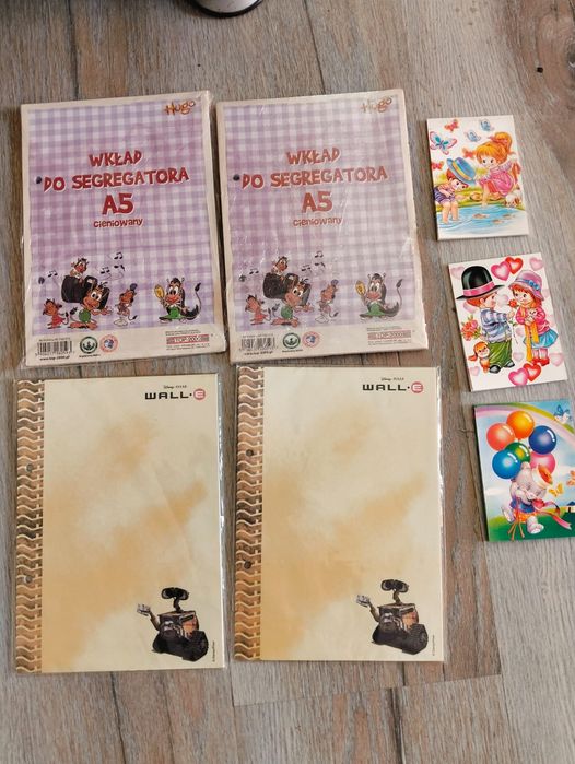 Zestaw karteczek , notesami