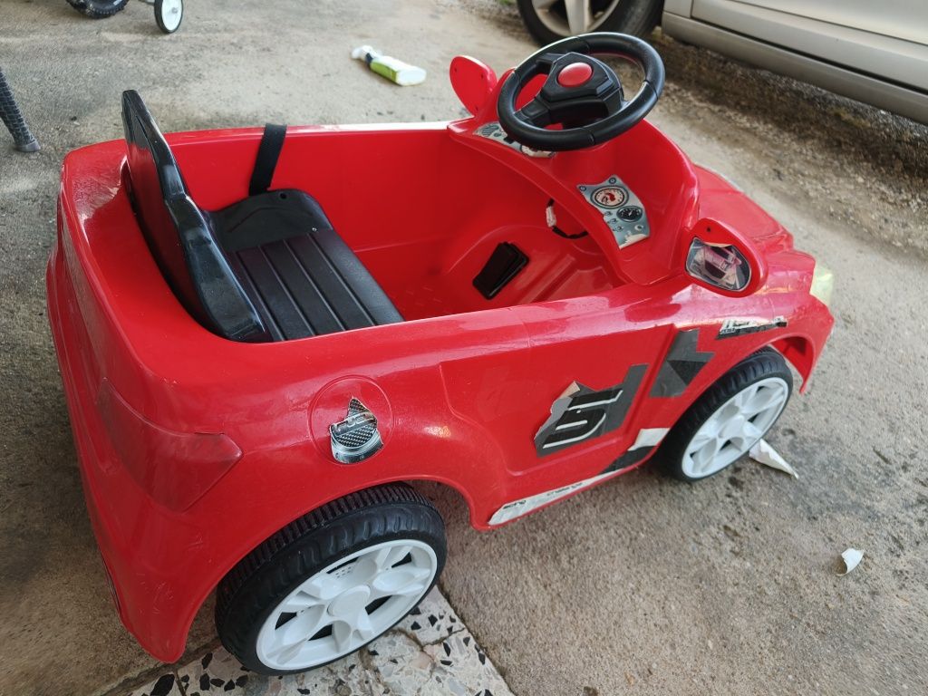 Carro elétrico de criança