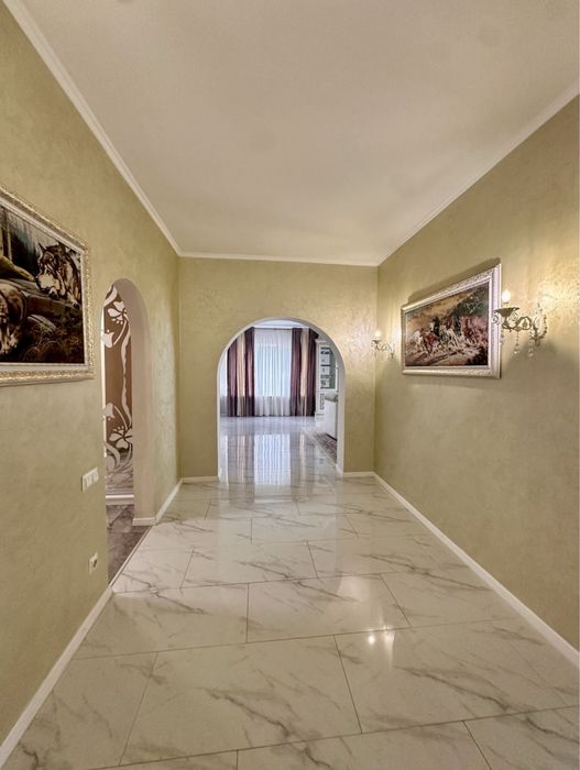 Шикарний маєток Вашої мрії з басейном та ландшафтним дизайном