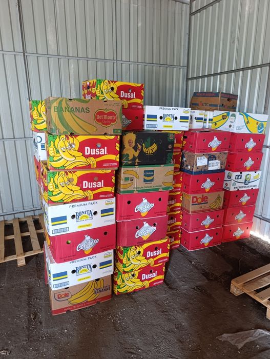 Kartony po bananach z rzeczami z Niemie 155 kartonów c