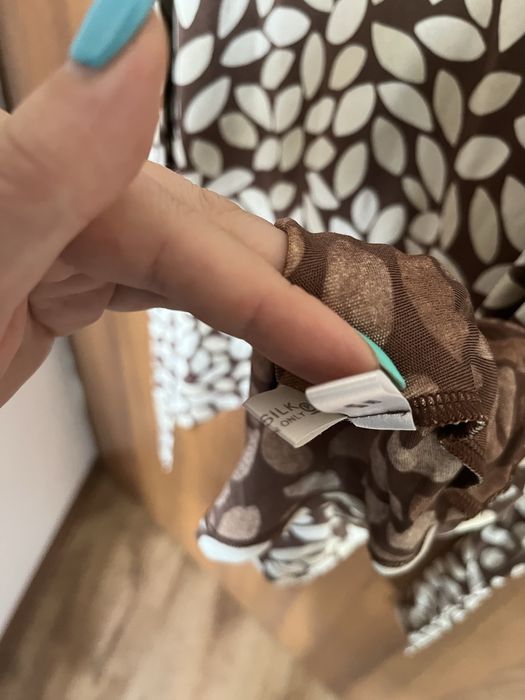 Jedwabna sukienka Ann Louise Roswald